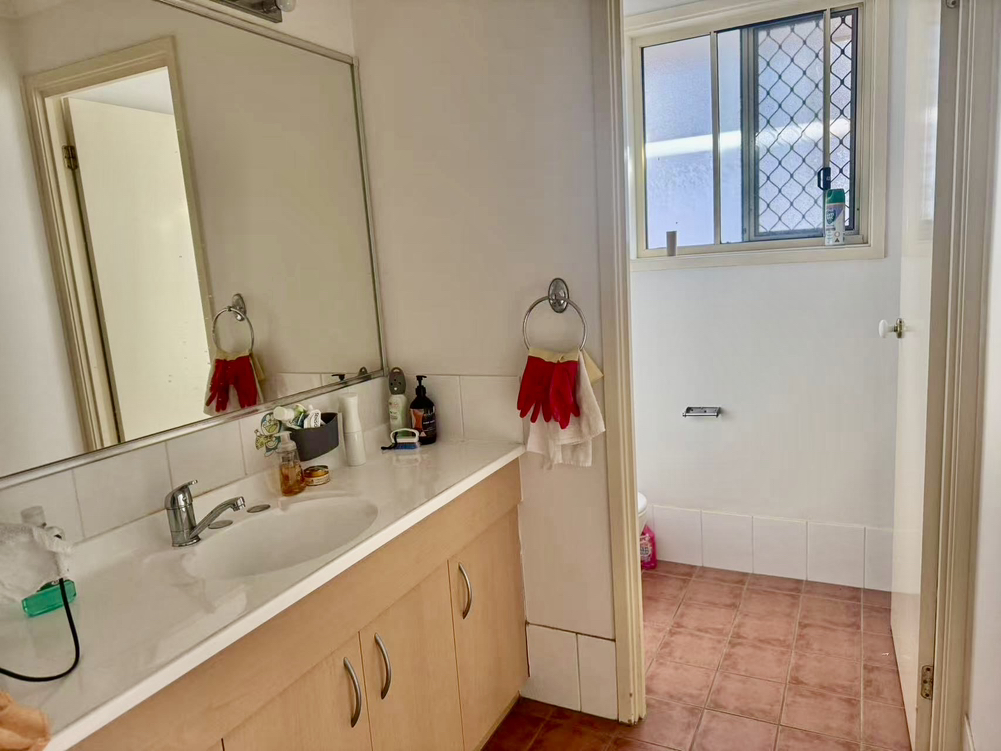 今日悉尼Hurstville 静街两层House 超大单间出租仅250周 Hurstville 静街两层House 超大单间出租仅250周