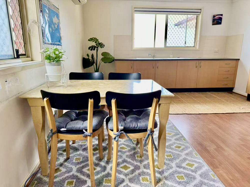 今日悉尼Hurstville 静街两层House 超大单间出租仅250周 Hurstville 静街两层House 超大单间出租仅250周