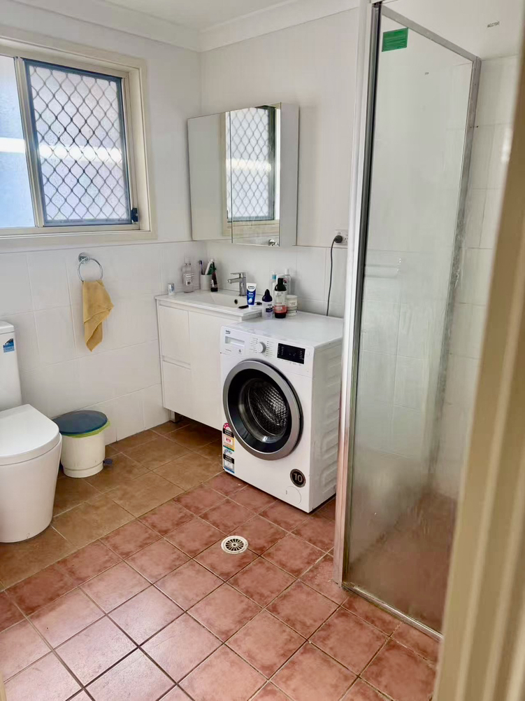 今日悉尼Hurstville 静街两层House 超大单间出租仅250周 Hurstville 静街两层House 超大单间出租仅250周