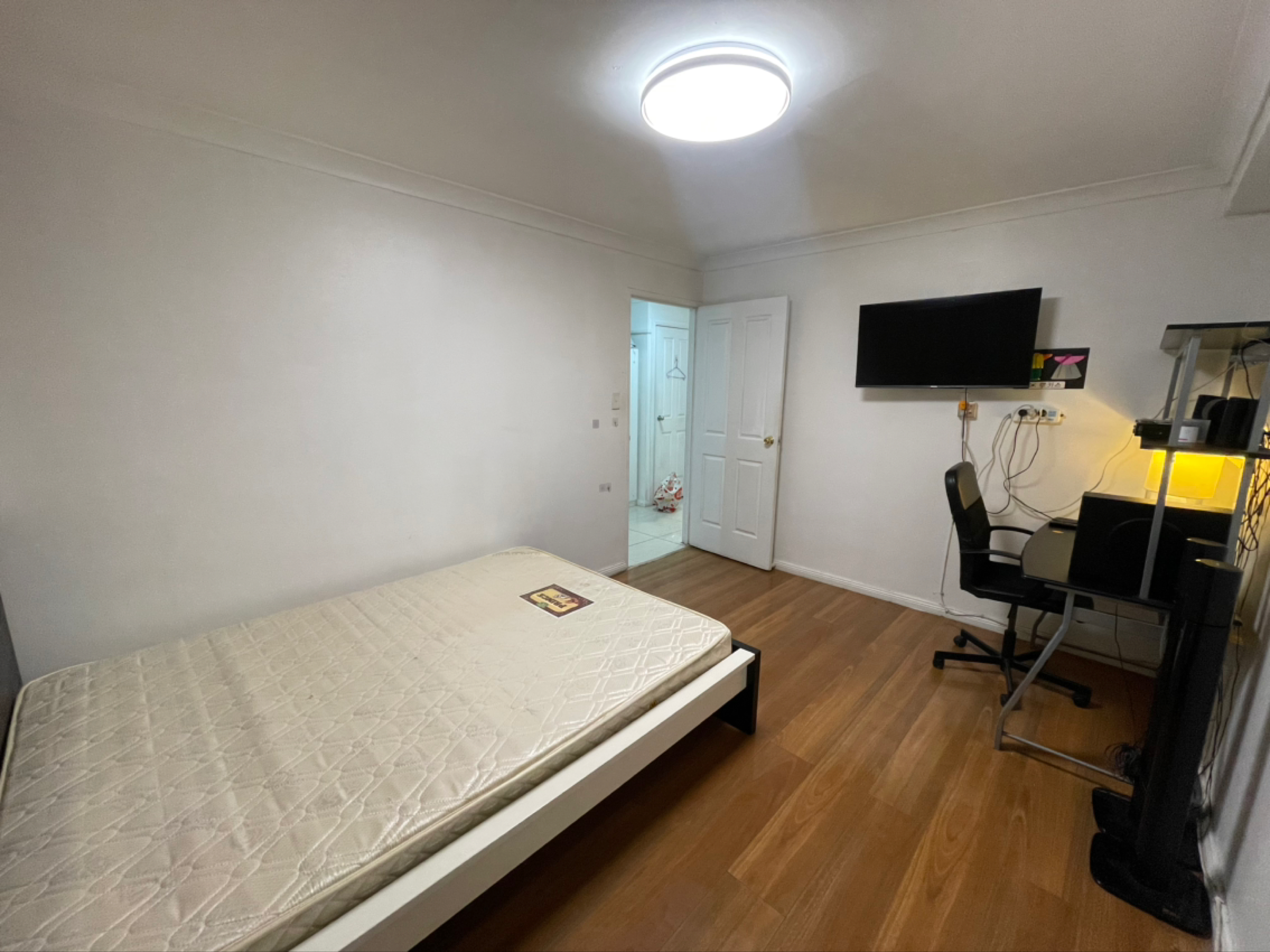 今日墨尔本Parramatta 优质两房出租带家具拎包入住带车库 这套位于的两房Unit Parramatta 优质两房出租带家具拎包入住带车库 这套位于的两房Unit