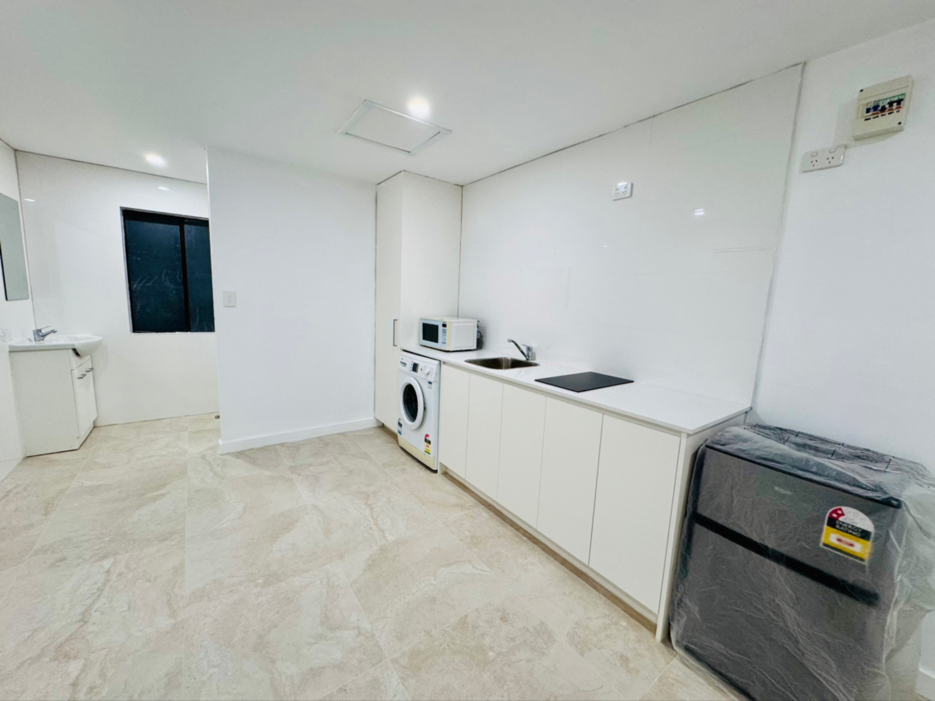 今日悉尼Kogarah 静街studio独户靓房首次出租 Kogarah 静街studio独户靓房首次出租