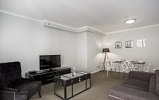 Sydney city 中心两房两卫1车位公寓