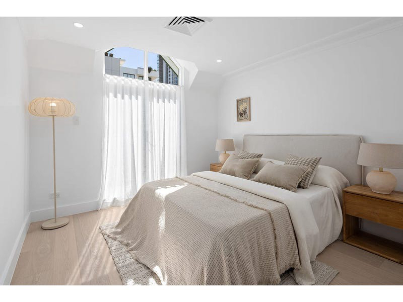 今日悉尼Chatswood 顶层复式学区3房可包家具 Chatswood 顶层复式学区3房可包家具