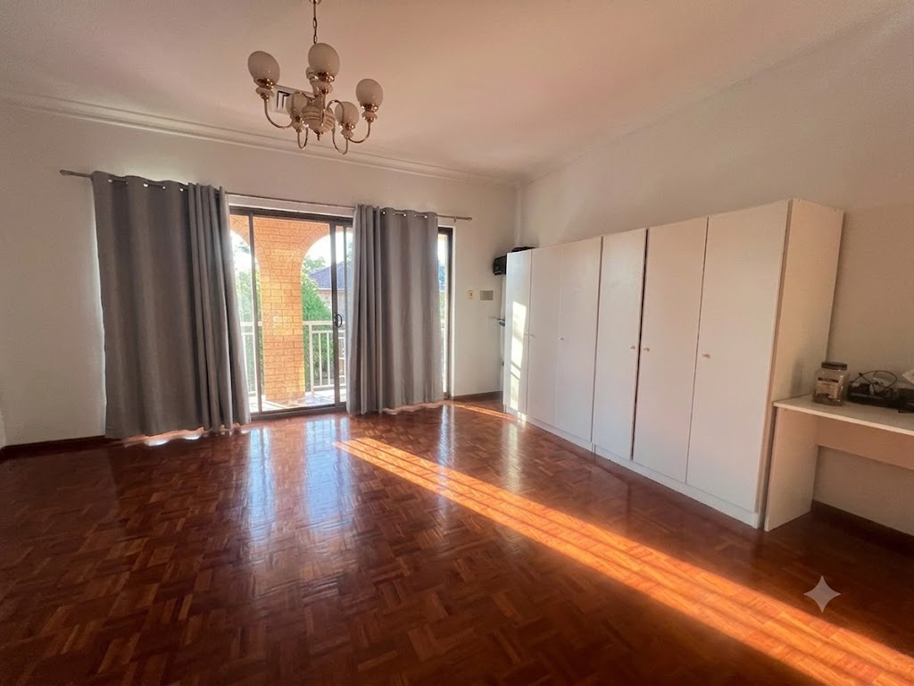 今日悉尼Hurstville 黄金地段宽敞三房House出 租步行4分钟至火车站 Hurstville 黄金地段宽敞三房House出 租步行4分钟至火车站