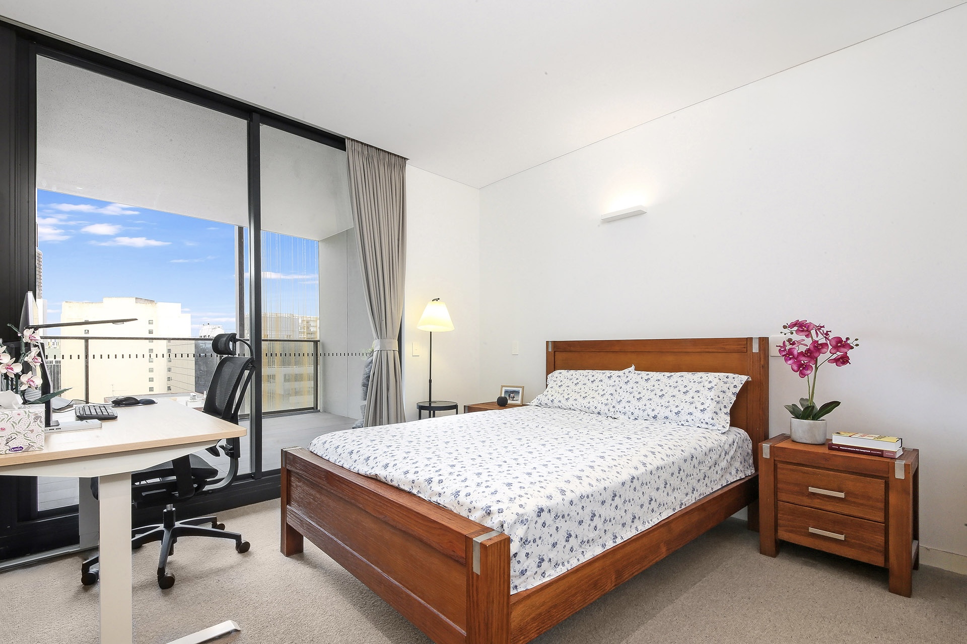 今日堪培拉Parramatta 市中心 东北朝向高层景观 全套家具两房 拎包入住 Parramatta 市中心 东北朝向高层景观 全套家具两房 拎包入住