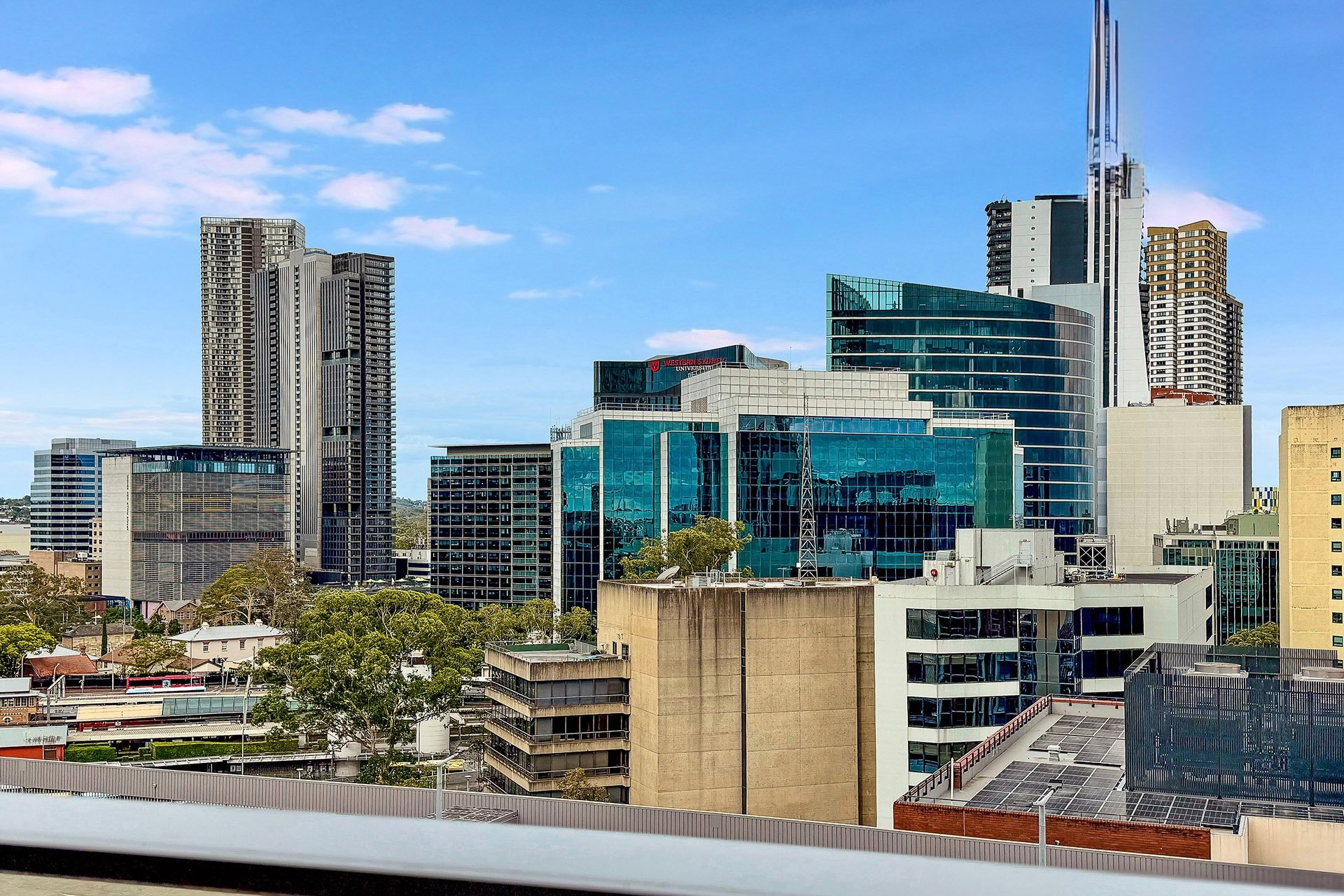 今日堪培拉Parramatta 市中心 东北朝向高层景观 全套家具两房 拎包入住 Parramatta 市中心 东北朝向高层景观 全套家具两房 拎包入住