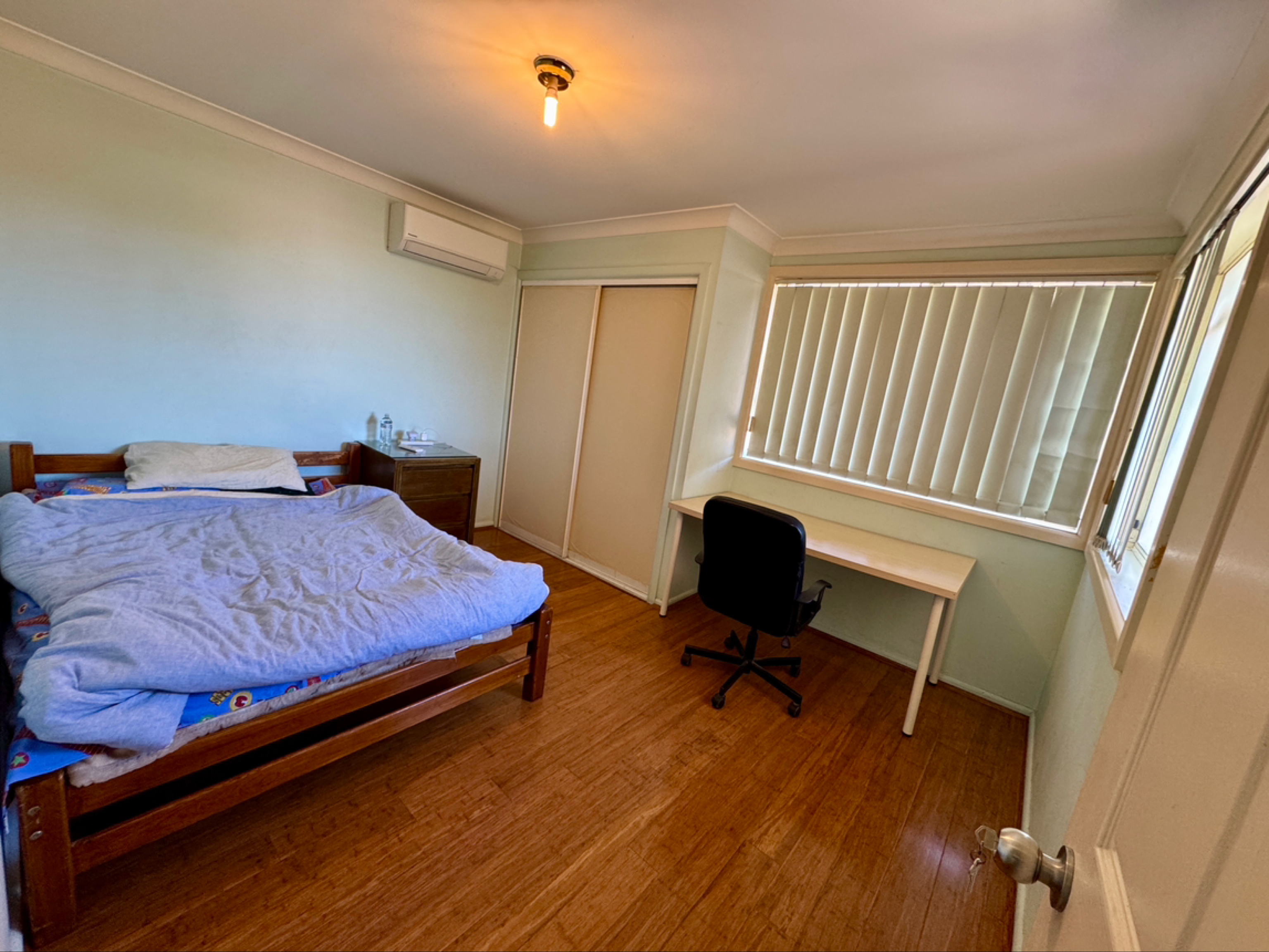 今日悉尼Riverwood townhouse有冷暖静音空调正规大房招一单身男180周 Riverwood townhouse有冷暖静音空调正规大房招一单身男180周