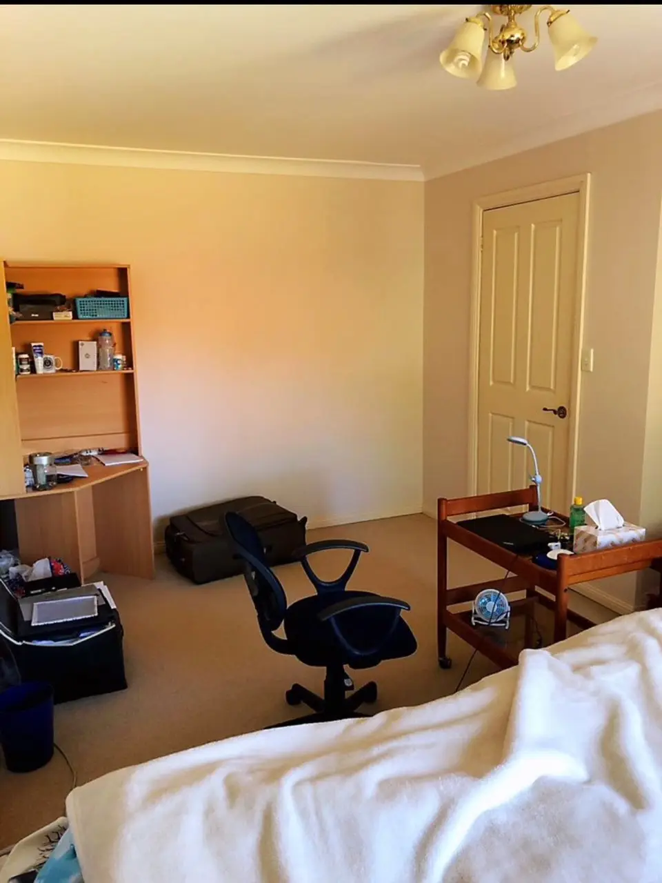 Hurstville 近新两层House 超大房出租300周 近火车站（第 1 张）