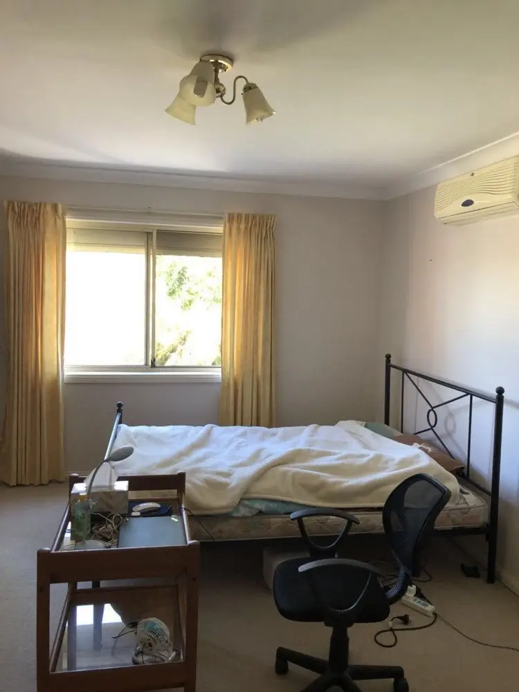 Hurstville 近新两层House 超大房出租300周 近火车站（第 2 张）