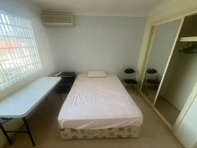 Cabramatta 單人房出租12至15分鐘到火車站和街市