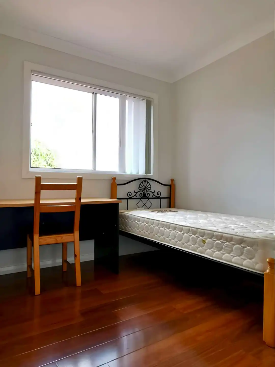 Burwood 静街近街砖house二楼房间招单(第 1 张)