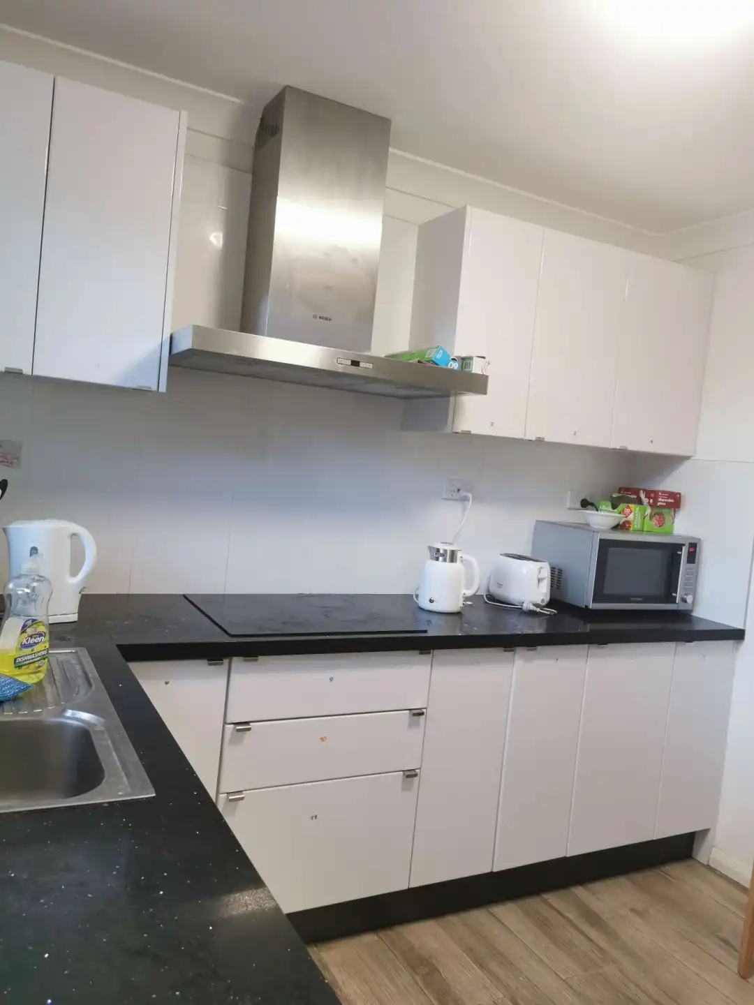 Burwood 静街近街砖house二楼房间招单(第 8 张)