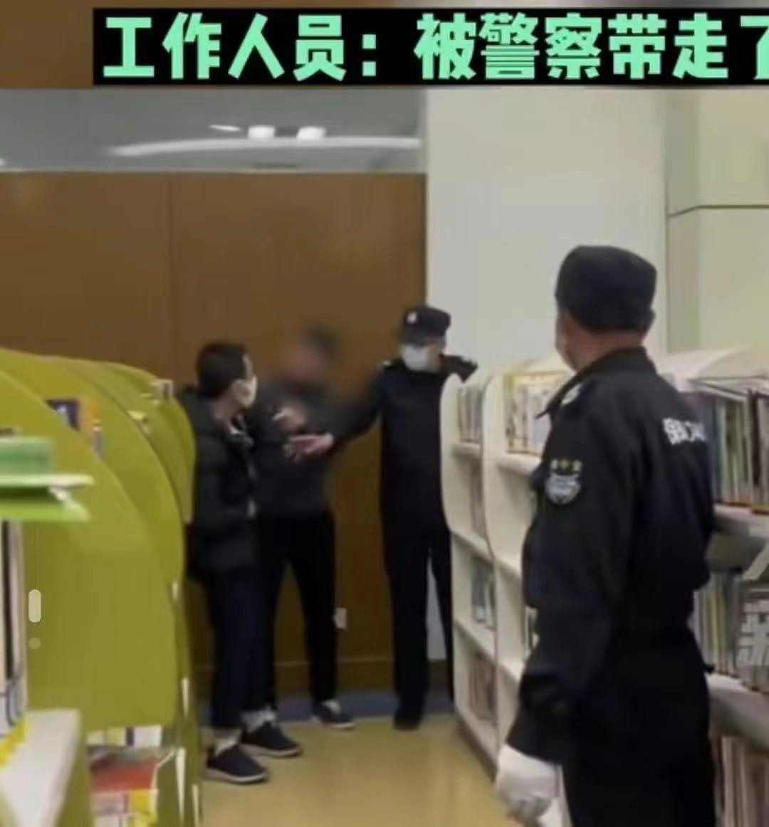 男子在图书馆对小孩脱裤子被抓 警方：拘留10天（组图） - 1