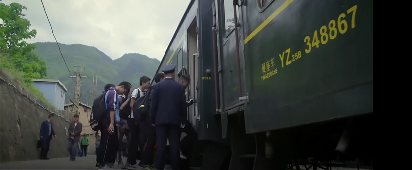 中国最美绿皮火车：能卖菜，能上学，票价最低1元（组图） - 4