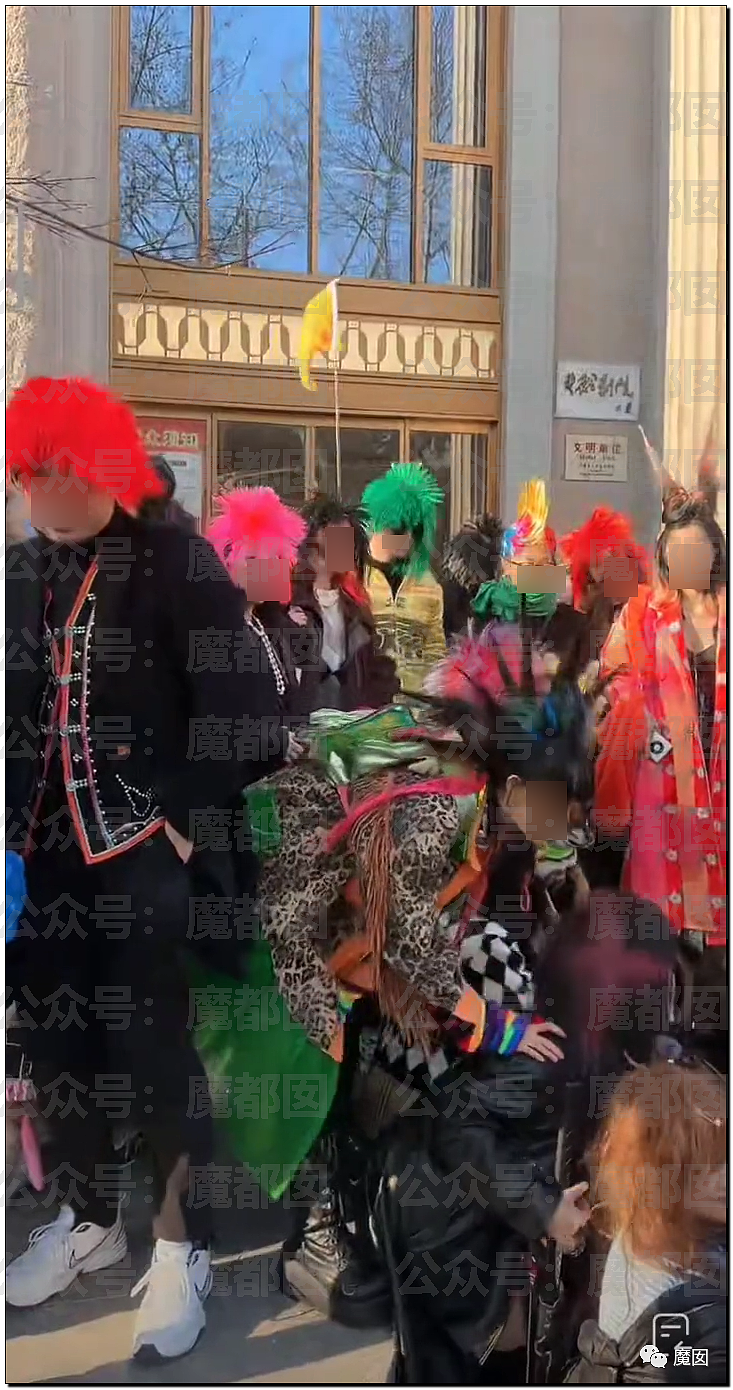 惊讶！上海安福路街头忽然聚集大批五彩缤纷发色的俊男美女（组图） - 8