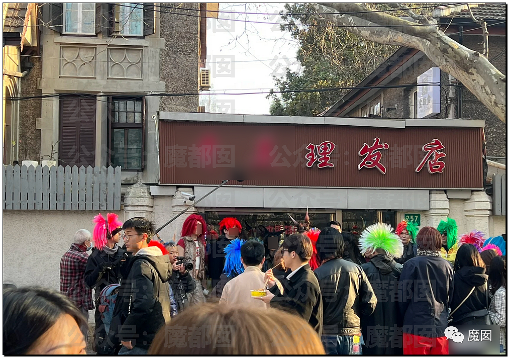 惊讶！上海安福路街头忽然聚集大批五彩缤纷发色的俊男美女（组图） - 39