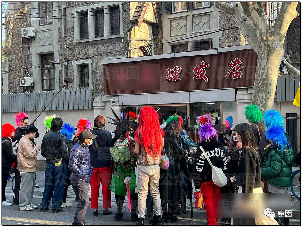惊讶！上海安福路街头忽然聚集大批五彩缤纷发色的俊男美女（组图） - 40