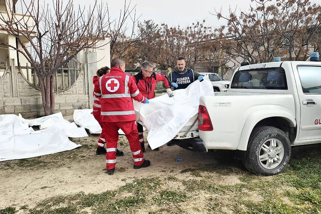 震惊全球！62人遇难，包括13名儿童！目击者：到处漂浮着尸体…（组图） - 4