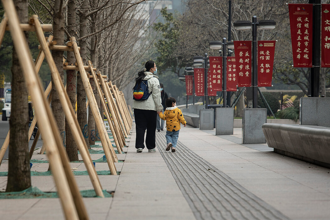 纽时：中国努力推动国民生育，但是否为时已晚？（组图） - 1