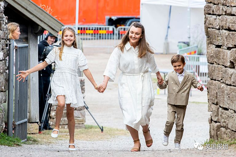 欧洲未来最美女王？瑞典11岁小公主晒生日照惊艳网友：小萌娃长大太漂亮了（组图） - 37