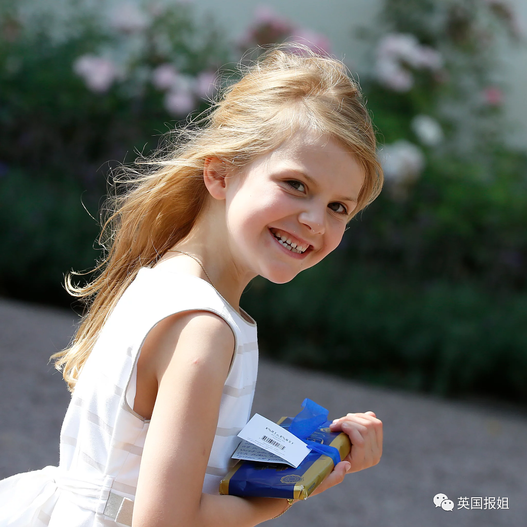 欧洲未来最美女王？瑞典11岁小公主晒生日照惊艳网友：小萌娃长大太漂亮了（组图） - 17