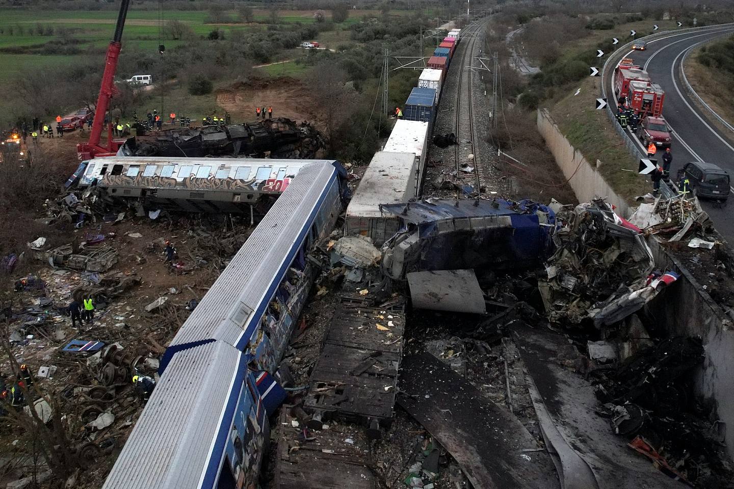 希腊火车相撞增至38死！运输部长辞职，一站长涉过失杀人罪被捕（组图） - 2