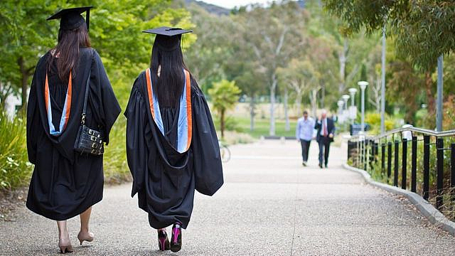 澳八大S1开课，全场都是中国学生！“反向留学”引网友热议，澳人：反对移民，人够多了...（组图） - 9