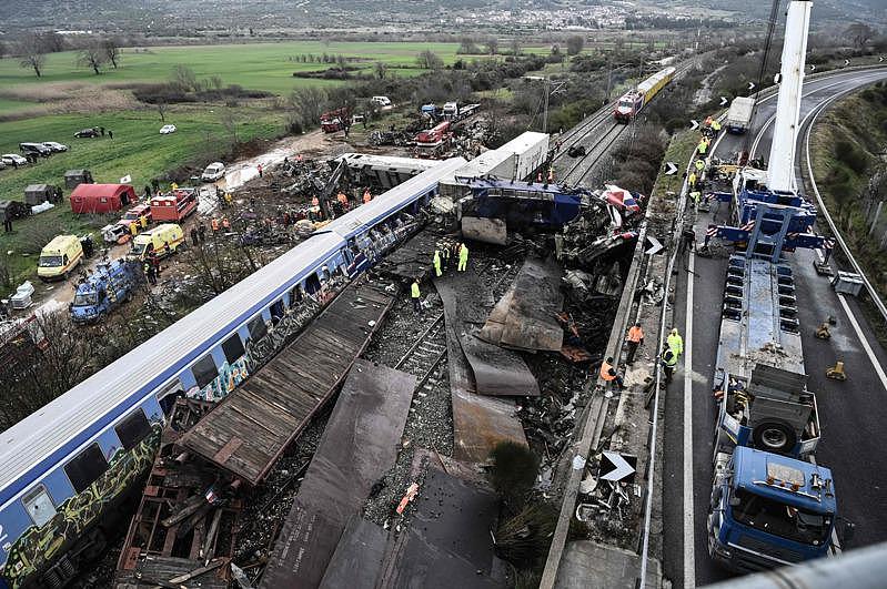 希腊火车对撞增至57死！铁路员工罢工向政府抗议（组图） - 2