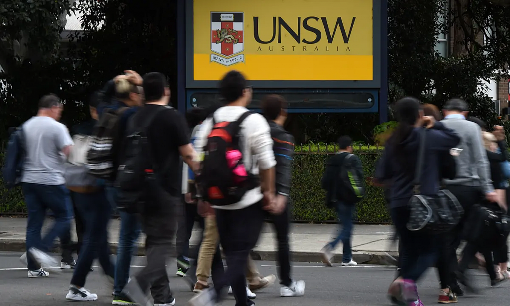 澳八大S1开课，全场都是中国学生！“反向留学”引网友热议，澳人：反对移民，人够多了...（组图） - 8