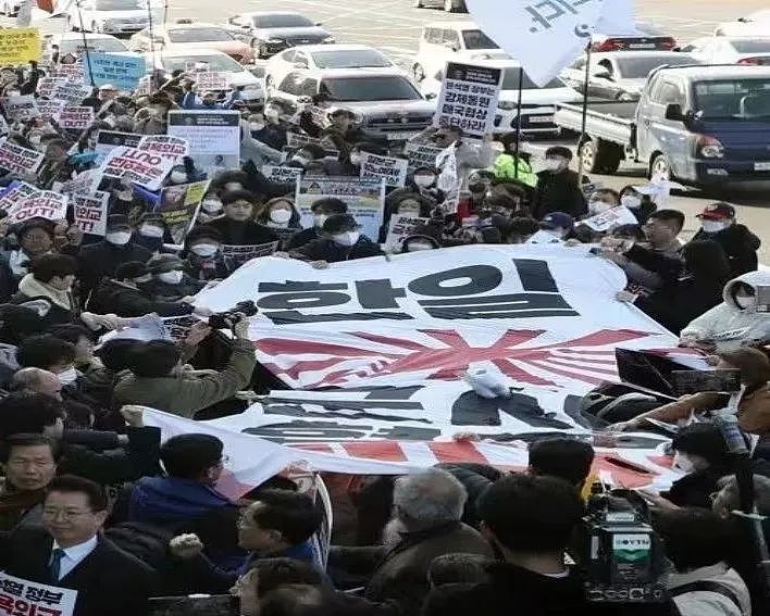 韩国总统高调“舔日”，宣布删除“慰安妇”等历史（组图） - 6