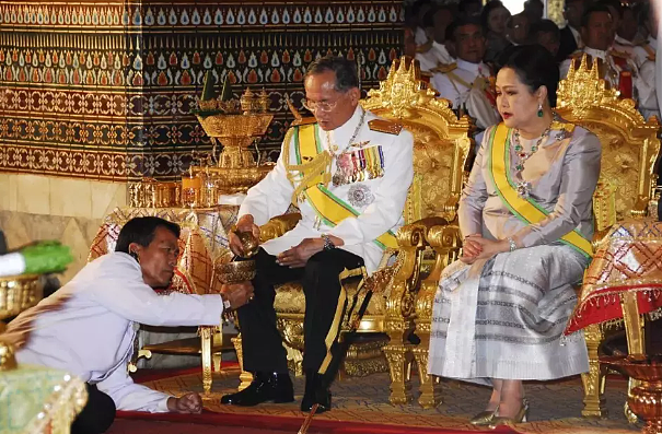 泰国佩通坦第一名媛，挺孕肚竞选总理位置（组图） - 8