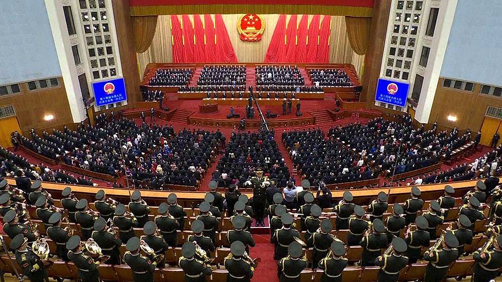 中央据报要求香港政商界放弃外国护照才可获选人大代表