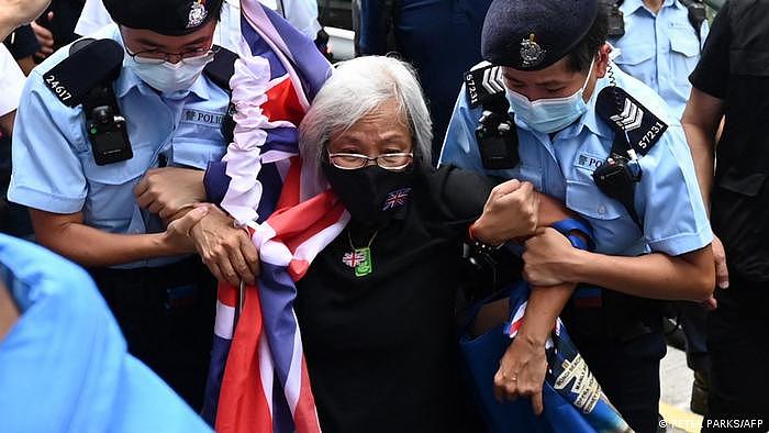 疑遭警方施压 香港女权抗议活动临时喊卡（图） - 2