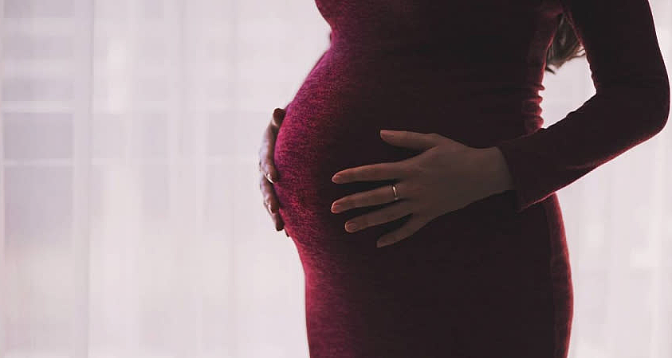 妇人“怀孕9年”营养不良惨死，检查一看腹中胎儿已成“化石”（组图） - 1
