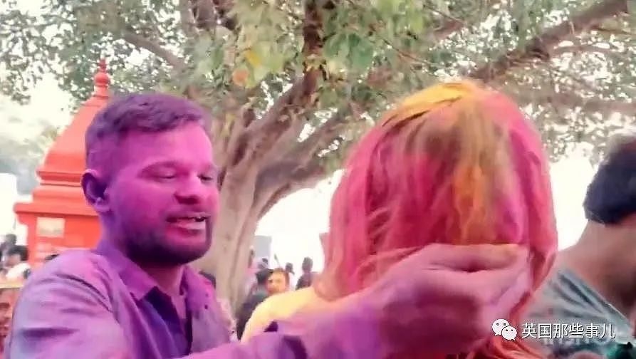 女孩被索吻袭胸性骚扰！印度洒红节成了侵犯女性借口（视频/组图） - 24