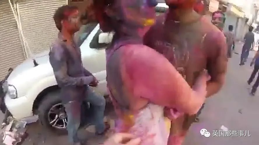 女孩被索吻袭胸性骚扰！印度洒红节成了侵犯女性借口（视频/组图） - 26