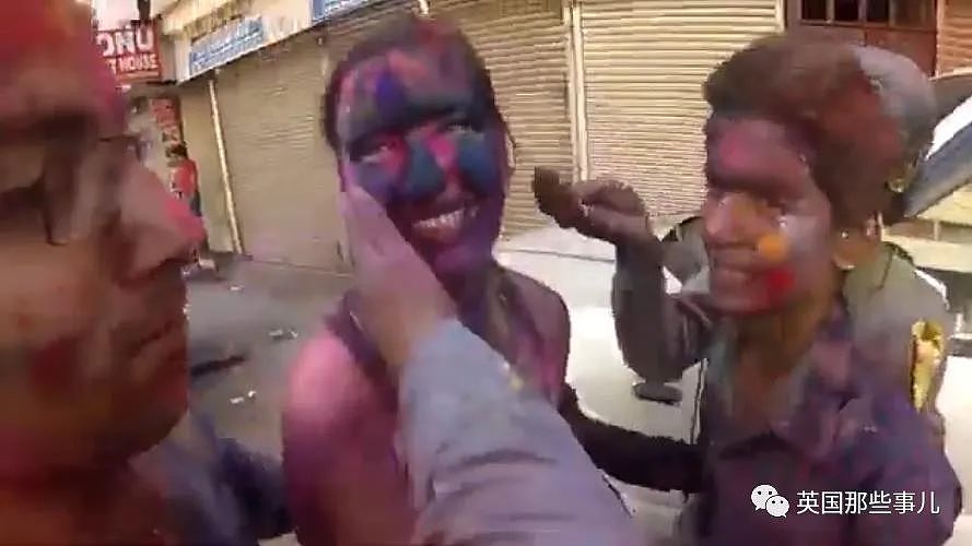 女孩被索吻袭胸性骚扰！印度洒红节成了侵犯女性借口（视频/组图） - 25