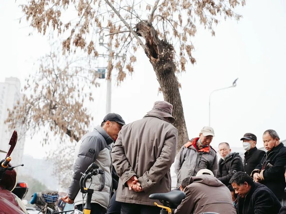 要求掏出身份证，不敢！工地老人“违法谋生”的自述（组图） - 20