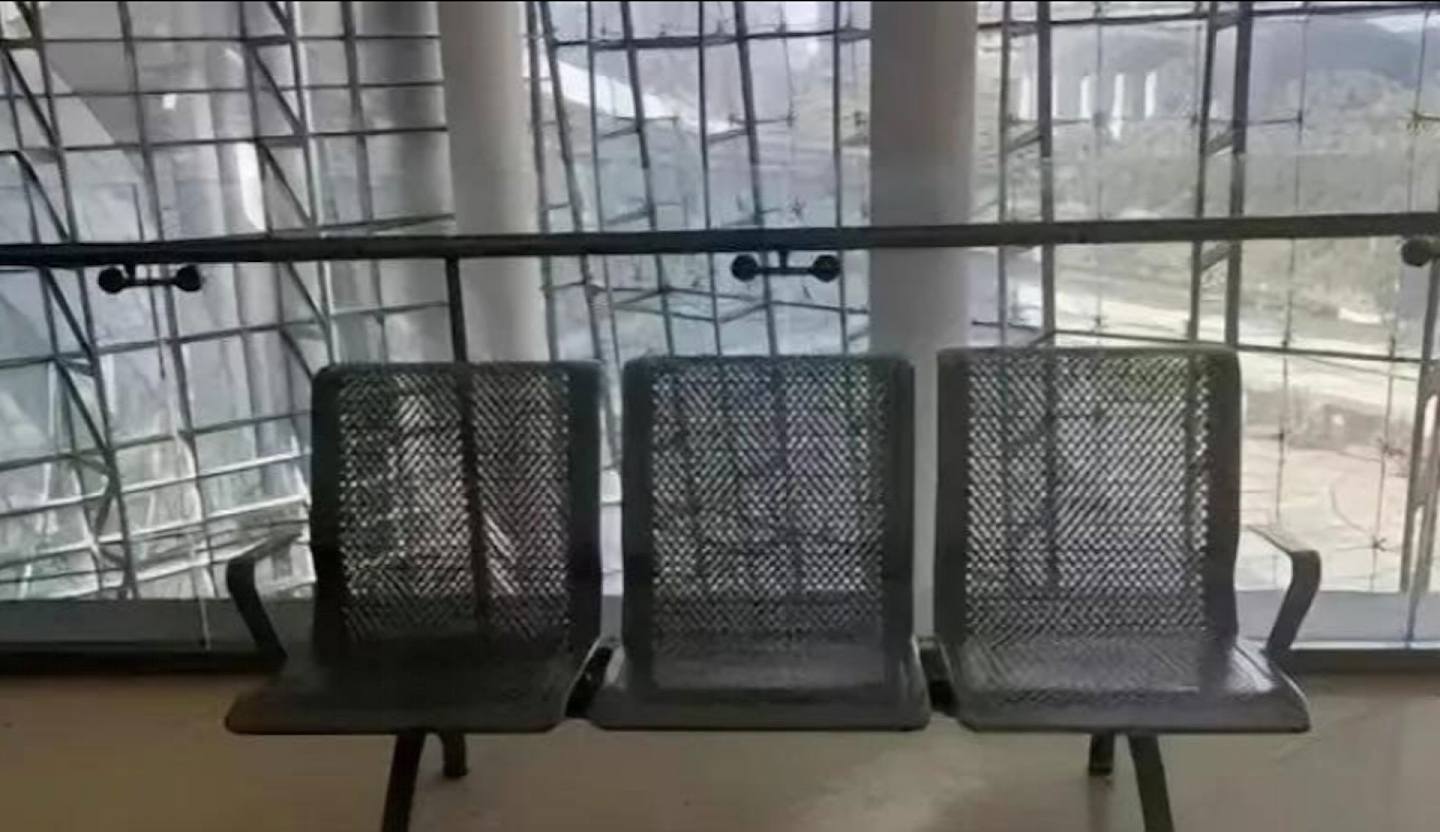 上海科技馆女童在座椅上失足跌出护栏！母舍身施救同堕楼1死1重伤（组图） - 5