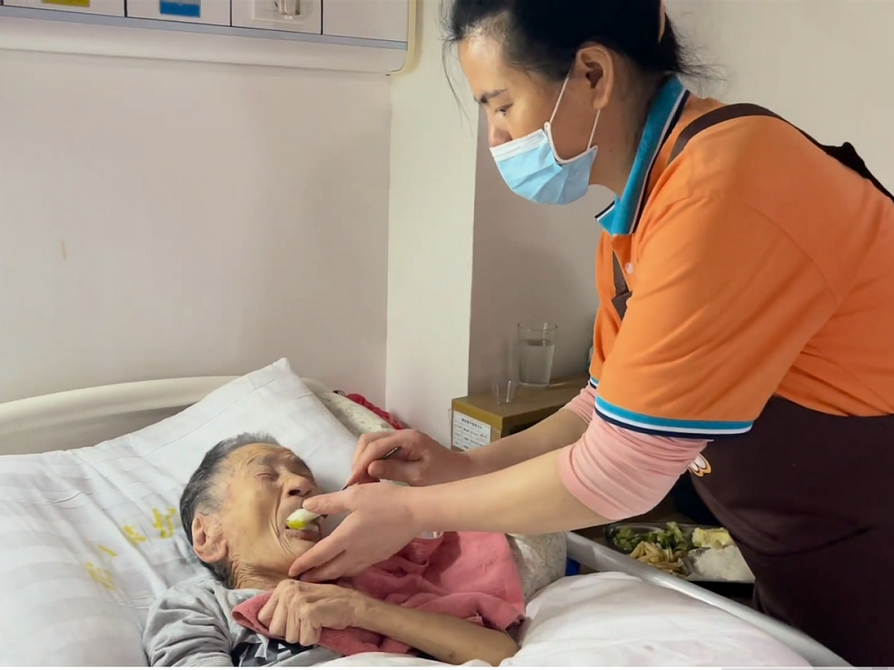 上海高端养老院一段偷拍视频，揭开了世间最大骗局：我们注定是最孤独的一代（视频/组图） - 2