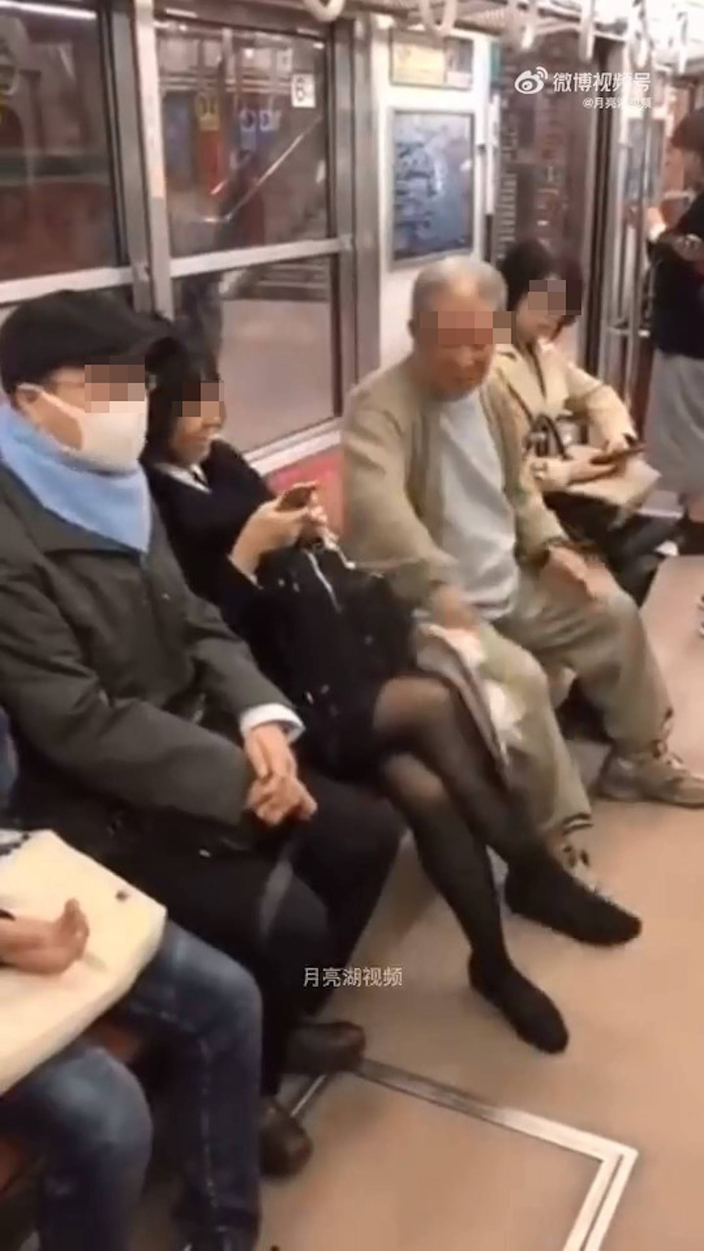 短裙女坐地铁翘脚，遭阿伯拍打双腿影片再次疯传！男乘客挺身后续更狂（组图） - 7