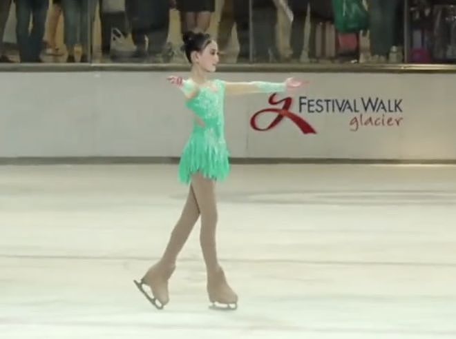 李小鹏11岁女儿参加花滑公开赛，奥莉失误摔倒（组图） - 15