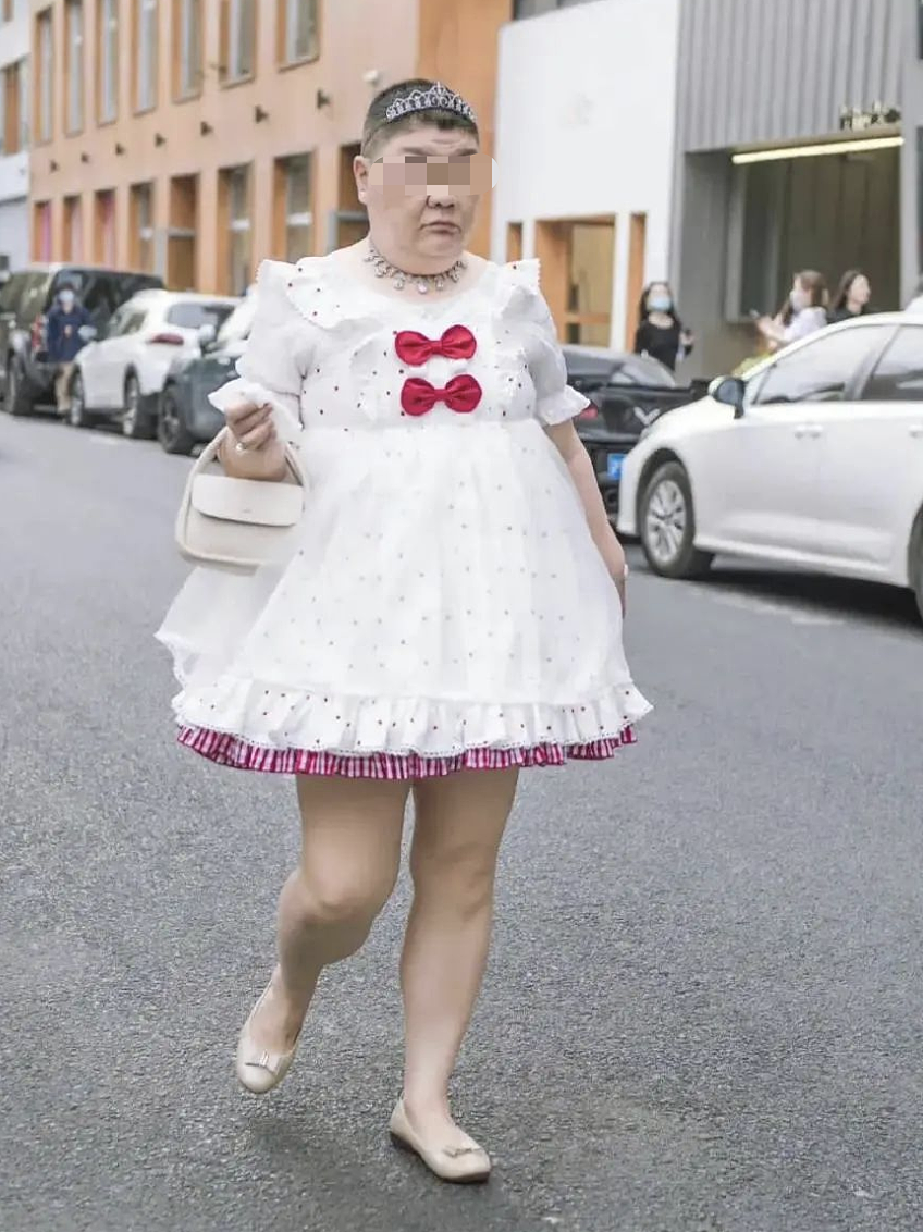 上海“安福路小公主”首次采访流出，谣言被揭穿，滤镜碎了​，却更美了…（组图） - 1
