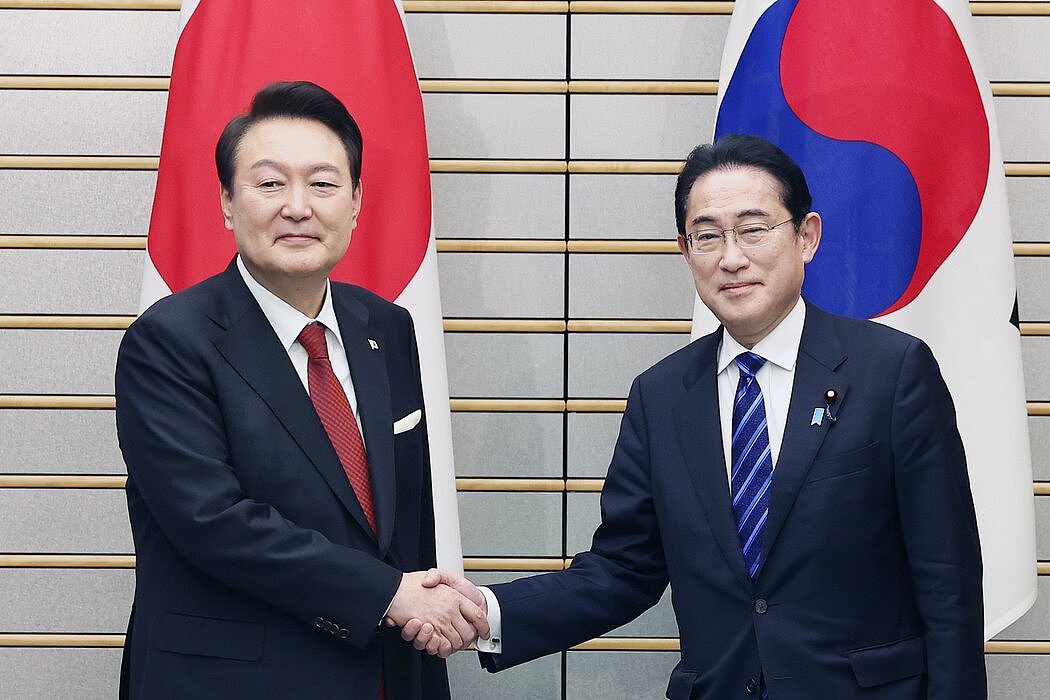 纽时：日韩首脑在东京会晤，两国紧张关系解冻（组图） - 1