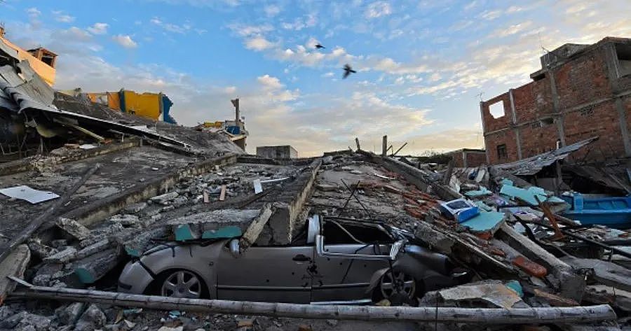 13人死亡！厄瓜多尔突发6.8级强震，民众当街死亡，多人被困废墟之下（视频/组图） - 20