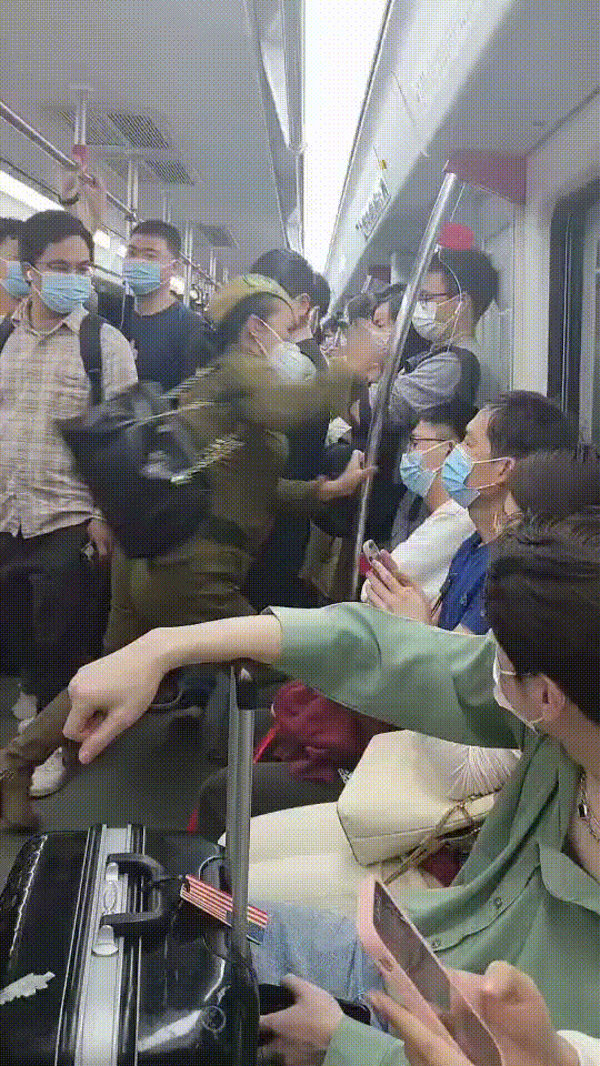 广州地铁打人女子身份曝光：名下多家公司，丈夫是俄罗斯人（组图） - 1