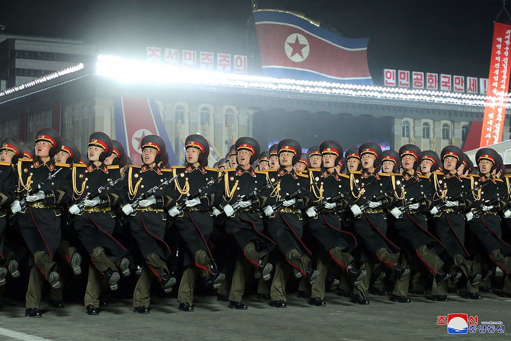 朝鲜官方：为抗击美国，1天80多万人报名参军！现场画面曝光（视频/组图） - 1