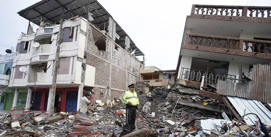 13人死亡！厄瓜多尔突发6.8级强震，民众当街死亡，多人被困废墟之下（视频/组图） - 15