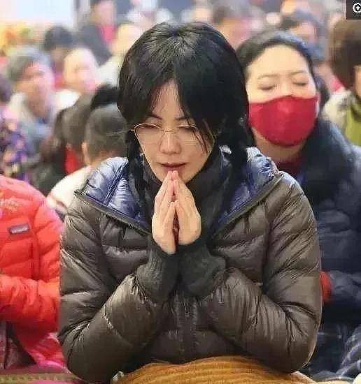 53岁王菲在福建寺庙祈福，多年信佛原因曝光（组图） - 10