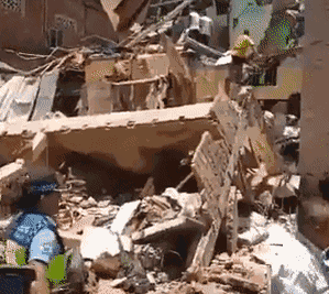 13人死亡！厄瓜多尔突发6.8级强震，民众当街死亡，多人被困废墟之下（视频/组图） - 5